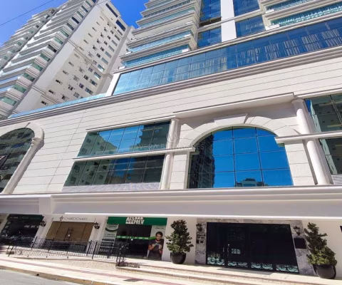 Apartamento com 3 quartos à venda na Rua 238, 165, Meia Praia, Itapema