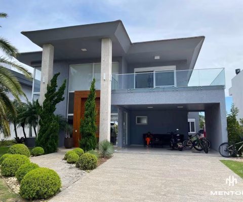 Sobrado Beira Lago no Condomínio Villagio de Atlântida