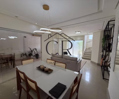 Excelente casa duplex em Buraquinho, com 4 suítes! Condomínio com energia solar!