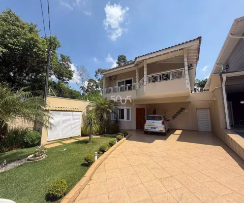 Casa sobrado à venda no Condomínio Portal de Itu I com 330m² de área construída, 4 dormitórios, piscina