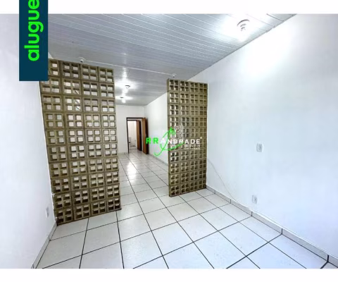 Aluga-se Cômodo Comercial na Rua Major Claudiano