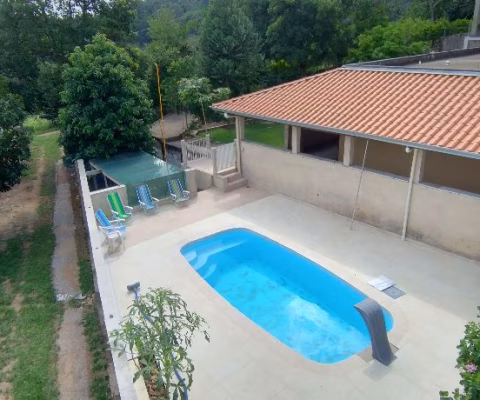 Chácara em condomínio com cachoeira
