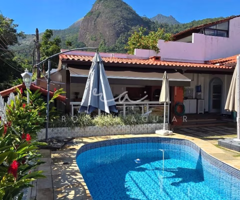 Casa de 3 Quartos, com piscina, à venda em condomínio na Freguesia de Jacarepaguá