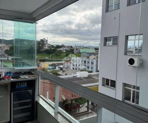 APARTAMENTO 2 QUARTOS SENDO UM SUÍTE- BAIRRO BARREIROS- SÃO JOSÉ- SC