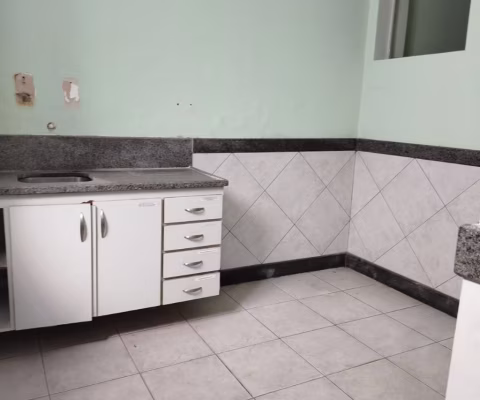 PRÉDIO COMERCIAL NA AV. D. JOÃO VI