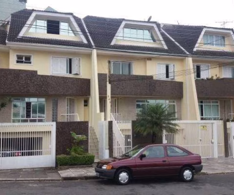 Lindo sobrado triplex no Bairro Merces