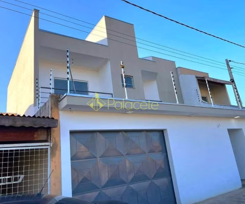 Sobrado dos sonhos com 3 suítes, edícula, quintal amplo e garagem para 4 carros em bairro tranquilo