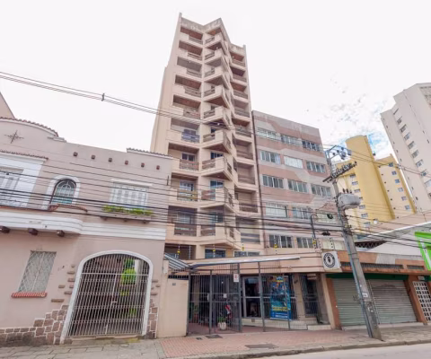 Kitinet com 1 quarto  para alugar, 32.00 m2 por R$1050.00  - Centro - Curitiba/PR