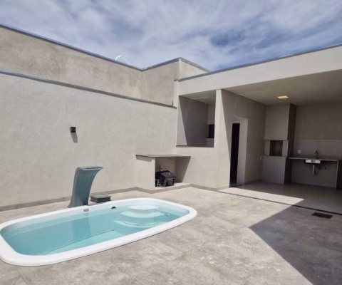Bela Casa á Venda no Miravista, com 2 dormitórios e piscina!