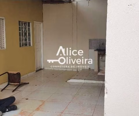 Casa na Zona Sul à Venda com 3 quartos, 3 banheiros por R$ 210.000