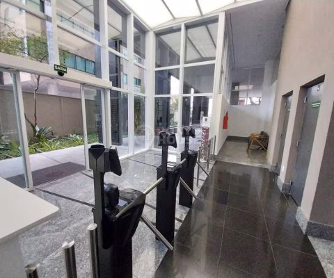Sala comercial à venda e locação 300 metros do Metrô Vergueiro 34m² e 01 vaga