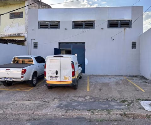 Aluga-se barracão no bairro Dom Aquino