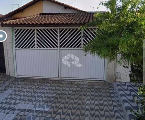 CASA GEMINADA 02 DORMS. C/ EDÍCULA ZN 01. OCIAN, PRAIA GRANDE SP.