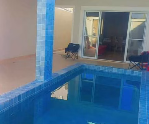 Casa 2 Dorms (Uma suíte) à venda no Maracanã - Recém reformada e com Piscina
