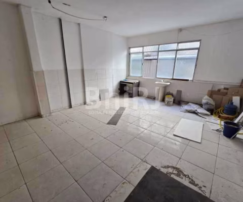 Sobreloja à Venda na Avenida Nossa Senhora de Copacabana com 50m² Abaixo do preço!!!