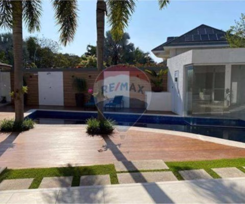 Casa tríplex no Condomínio Del Lago com 5 suítes por R$ 8.500.000,00 1006-154
