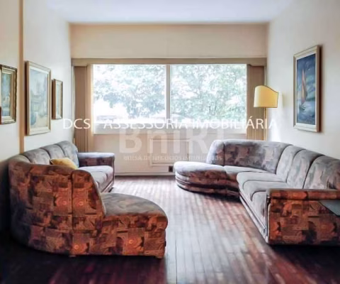 FLAMENGO - Excelente apartamento de 156 m², com 3 quartos e vaga escriturada.