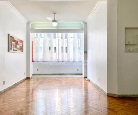 CATETE - Confortável apto de 123 m², com 3 quartos e vaga escriturada