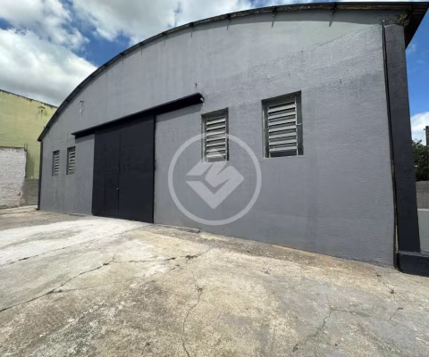 Galpão disponível para locação em Jacareí  Área total: 1100m² Área construída: 680m² Área de Galpão 500m2  Copa, 2 Vestiários, 2 banheiros, sala de apoio Corredores laterais e fundo Frente com espaço 