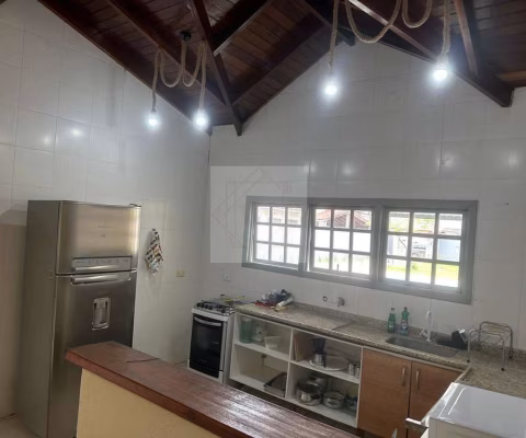 Sobrado para Locação em Bertioga, Maitinga, 2 dormitórios, 2 suítes, 3 banheiros, 10 vagas