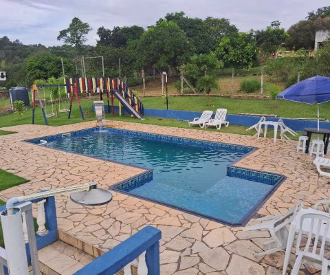 CHàCARA FORMADA COM PISCINAE CAMPO DE FUTEBOL