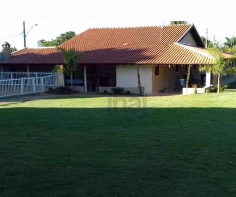 Rancho com 3 dormitórios, 289 m² - venda por R$ 850.000 ou aluguel por R$ 4.175/mês - Monte Castelo - Guapiaçu/SP