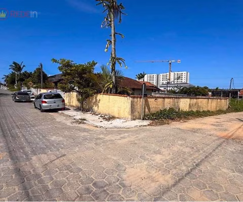 EXCELENTE OPÇÃO PARA INVESTIDOR E CONSTRUTOR - TERRENO DE ESQUINA EM ITAJUBA A 800 METROS DA PRAIA!!