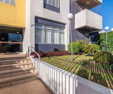 Espaçoso Apartamento à Venda no Cabral