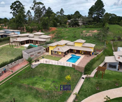 VISTA DESLUMBRANTE - Linda chácara em condomínio fechado.