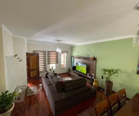 Linda Casa com 03 Dormitórios - Região Central