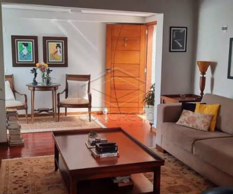 Casa com 03 dormitórios - Centreville