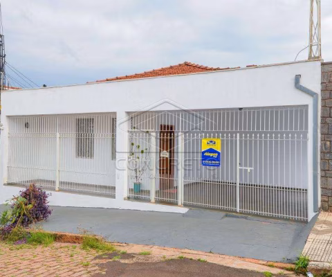 CASA COM EDICULA PROXIMO AO CENTRO