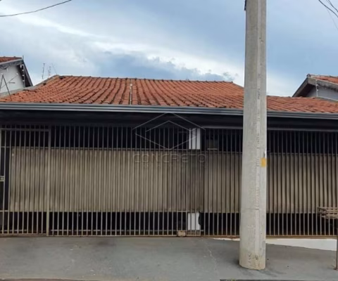 Residência com 03 dormitórios - Jardim Ferraz