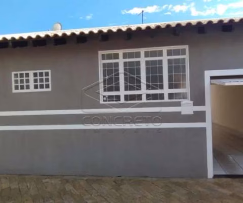 CASA À VENDA EM AGUDOS