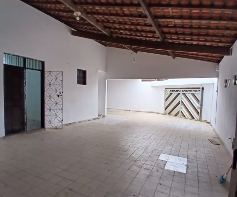 Casa de 4 Quartos no Planalto do Cohatrac 2.300 Reais