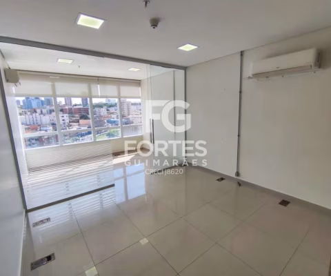 Maravilhosa Sala Comercial com 36 m² AU com divisória em vidro formando 02 salas, ares condicionados split, iluminação, piso elevado com cerâmica esmaltada