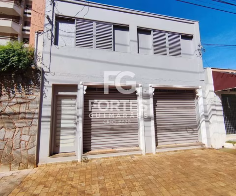 Salão Comercial Loja térreo 55m² AC sendo salão com 02 portas de aço modelo comercial, vitrine com portas de correr