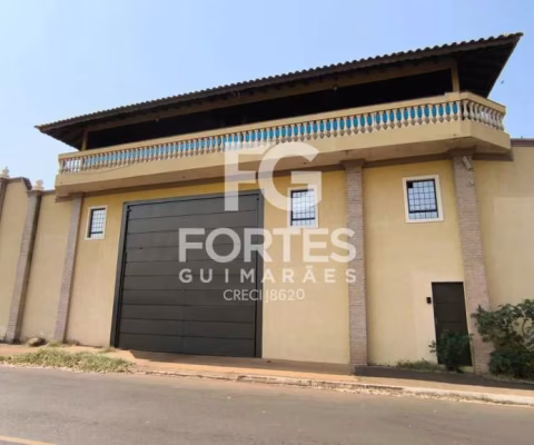 Salão/ Galpão Comercial de esquina com 1.000m² em um terreno de 714m², sendo salão principal aproximadamente 536m² parcialmente coberto, pé direito de 9 metros, entrada para caminhão carreta com doca,