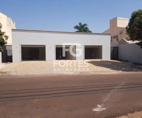 Galeria de lojas próximo ao Ribeirão Shopping.