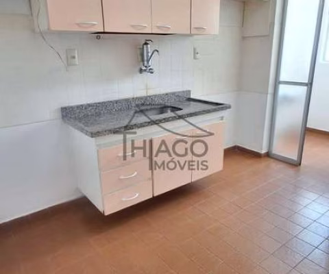 Apartamento lindo e amplo de 2 dormitórios, cozinha com armarios, uma vaga de garagem, condominio c