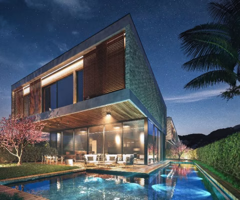 Casa à venda com 4 suítes em condomíno na Praia do Estaleiro, Balneário Camboriú!