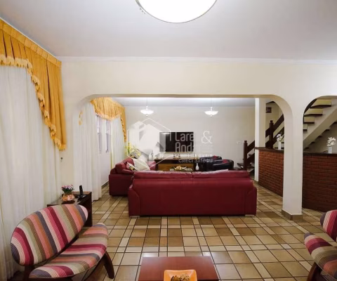 Casa de vila para venda com 5 quartos, sendo 2 suítes, 310m²