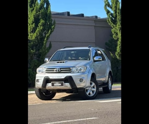 TOYOTA HILUX SW4 SRV D4-D 4x4 3.0 TDI Dies. Aut