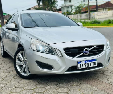 Volvo S60 T-6 3.0 304cv AWD 4p