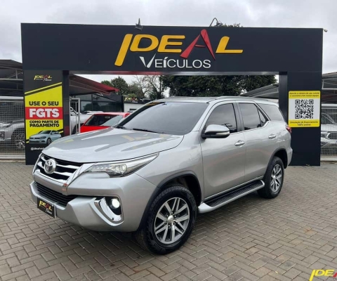 Toyota Hilux SW4 SW4 SRX - Prata - 2016/2017