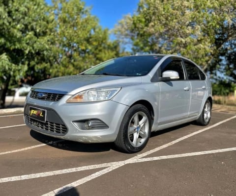 Ford Focus 2.0  - Prata - 2011/2012