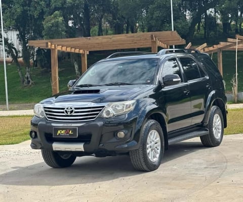 Toyota Hilux SW4 SRV 4x4 3.0 - Preta - 2014/2015