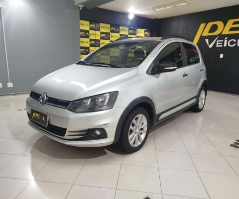 Volkswagen Fox Track 1.0 - Prata - 2016/2017