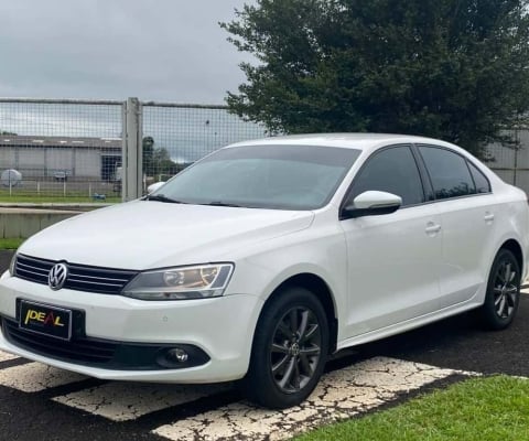 Volkswagen Jetta Comfortline 2.0  - Branca - 2012/2013