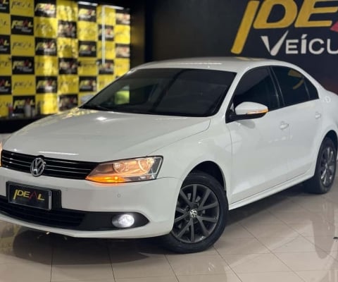 Volkswagen Jetta Comfortline 2.0  - Branca - 2012/2013